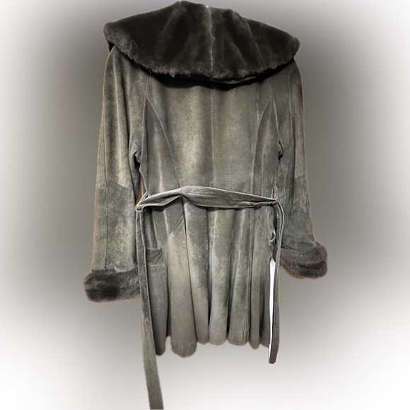 Danier Women's Olive Green Suede Jacket with Fur Trim - Picture 3 of 6